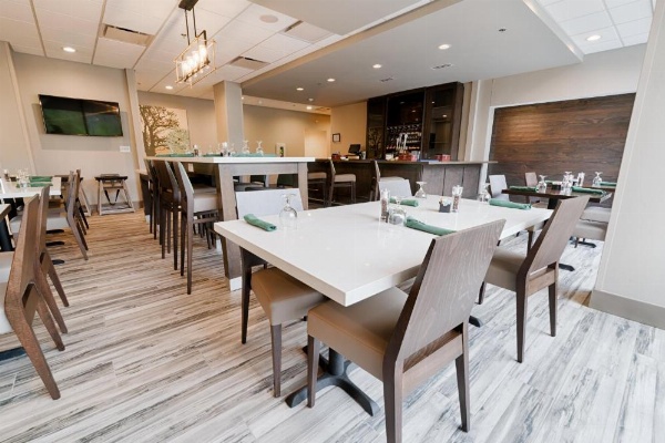 Holiday Inn Knoxville N - Merchant Drive image 20